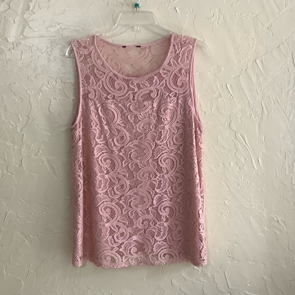 Chic Lace Sleeveless Tank Top in Soft Pink